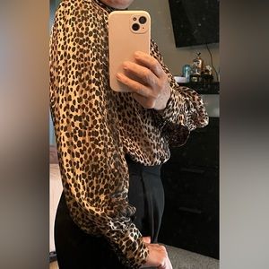 Women blouse animal print size 4 you can wear casual o formal depend  polyester.
